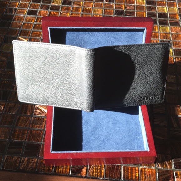 Relic Bifold Wallet - Picture 5 of 5